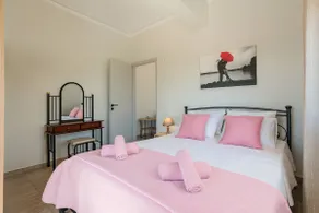 Seaview and Sunsets - Beachside Retreats - Image 3