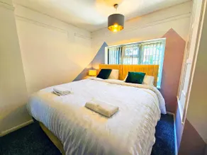 Spacious 6 Person Home with 3 Parking Spaces - Image 5
