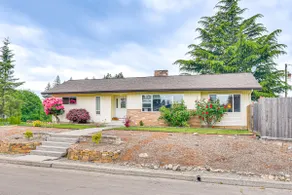 6 Mi to Downtown Vancouver: Peaceful Unit w/ Deck - Image 2