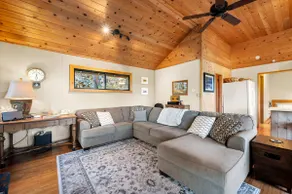 Beautiful forest retreat with stunning views - Image 5