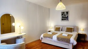 The setting of confidences-Apartament-Exclusiu-Bany - Image 3