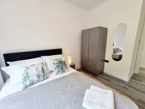 Modern Flat with City Views in Woolwich - Image 5