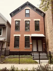 Mid-Century Modern | Walk to Wrigley - Image 2