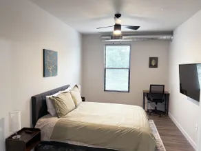 Downtown EC 2bdrm w/parking - Image 3