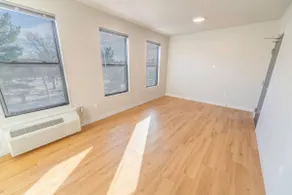 Downtown EC 2bdrm w/parking - Image 5