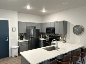 Downtown EC 2bdrm w/parking - Image 2