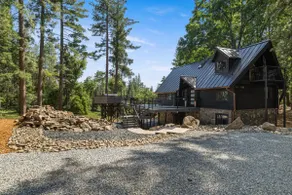 Exquisite Custom Country Home on National Forest - Image 2