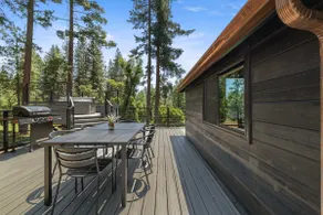 Exquisite Custom Country Home on National Forest - Image 4