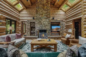Escape - Pool, Hot Tub, Fire Pit, Pickleball&More - Image 2