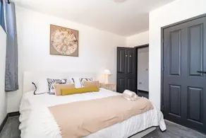 Penthouse City Centre Apartment - Image 4