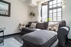 Penthouse City Centre Apartment - Image 2