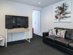 2br family apartment near Royal Childrens Hospital - Image 2
