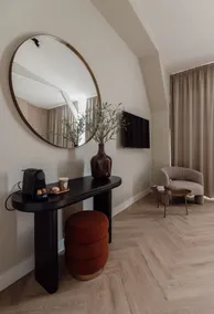 Luxe suite - new bed - WiFi- Safe city center - Image 3