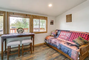 Fish & Hike: Peaceful Cabin on Williamson River - Image 3
