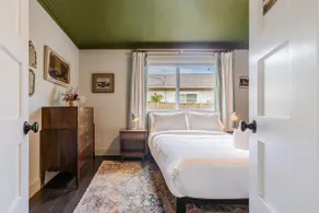Ballard Craftsman | Sleeps 10 | A/C, BBQ & Firepit - Image 2