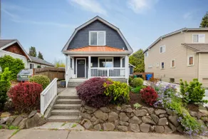 Ballard Craftsman | Sleeps 10 | A/C, BBQ & Firepit - Image 5