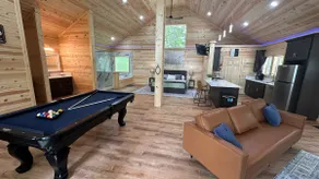 Brand New Luxury Cabin Full of Amenities - Image 4