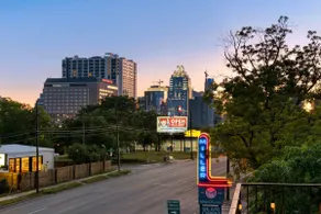 Single Malt Manor Downtown Austin - Image 3