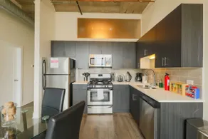 Stylish 2BR South Loop Unit Near McCormick Place - Image 3