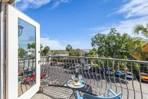 Charming Coastal River Loft in Historic Darien - Image 2