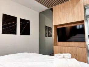 Airport SkyLuxe Luxury Residence - Private Parking - Image 2