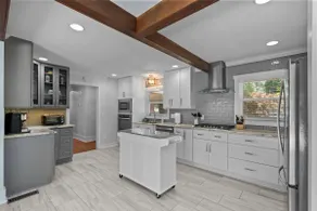 Exclusive Property with Pool, Hot Tub, and Gym - Image 2