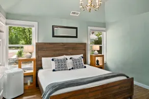Myrinn - Indoor Sauna & Fire Pit Near NAU Campus - Image 2