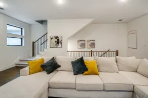 10 Mi to Dtwn Dallas: Sleek Retreat w/ Balcony - Image 5