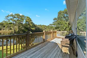 Tara's Riverfront Hideaway - Image 3