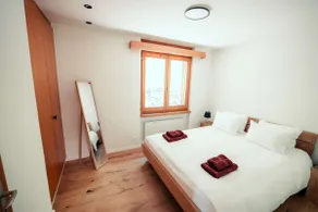 Stylish Lakeview Apartment Balcony & Free Parking - Image 4
