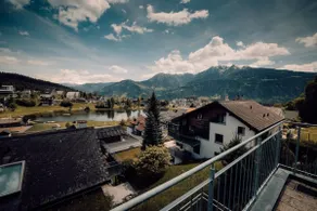 Stylish Lakeview Apartment Balcony & Free Parking - Image 3