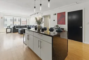 Modern Flat in the Heart of Indianapolis - Image 2