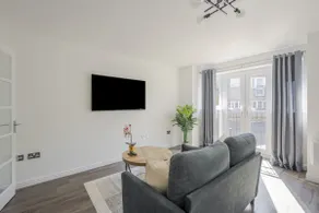 2 Luxurious Apartments with Free Parking near Chelmsford City - Image 5