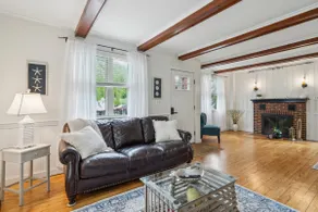 Coastal Comfort with Stunning Harbor Views - Image 4