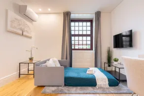 Stylish & Cozy Flat by Host Wise - Image 4