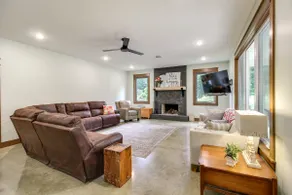 Great for Groups: Family Creekside Home in Loretto - Image 3