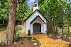 Ranch with 2 houses near lake trails, 15 guests - Image 3