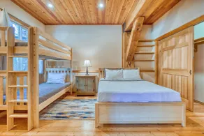 Ranch with 2 houses near lake trails, 15 guests - Image 2