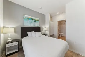 Chic 1 Bedroom I Pool I Gym - 1108 - Image 2