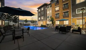 Chic 1 Bedroom I Pool I Gym - 1108 - Image 4