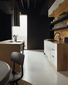 Hill Studio, Modern Home with Epic Views - Image 2