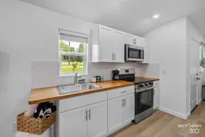 The Duke- Decatur Luxury Suite - Image 3