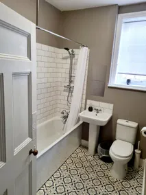 One Bedroom Studio Apartment - Image 4
