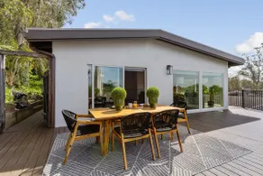 Serene Oceanview Escape with Expansive Deck home - Image 4