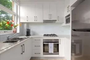 Minimalist Mosman - Essential Stay near Beach & Zoo - Image 3