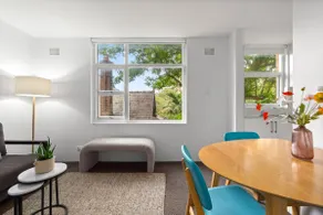 Minimalist Mosman - Essential Stay near Beach & Zoo - Image 4