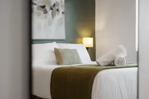 Stunning 3BR Penthouse Suite| 2 decks| A+ Location - Image 4