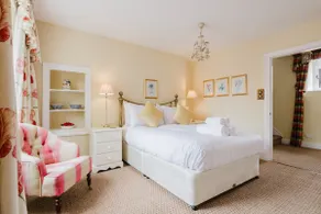 Beautiful 3-Bedroom Duplex in the Heart of Chipping Campden - Image 4