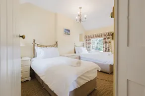 Beautiful 3-Bedroom Duplex in the Heart of Chipping Campden - Image 5
