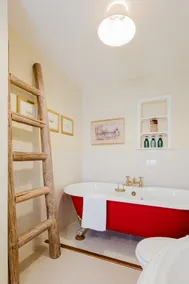 Beautiful 3-Bedroom Duplex in the Heart of Chipping Campden - Image 3